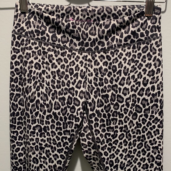 New without tags, EUC Kiragrace animal print leggings, size XS - Picture 2 of 7